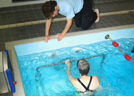 cinta de correr sumergida en piscina